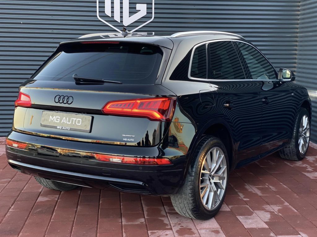 AUDI Q5  S-LINE