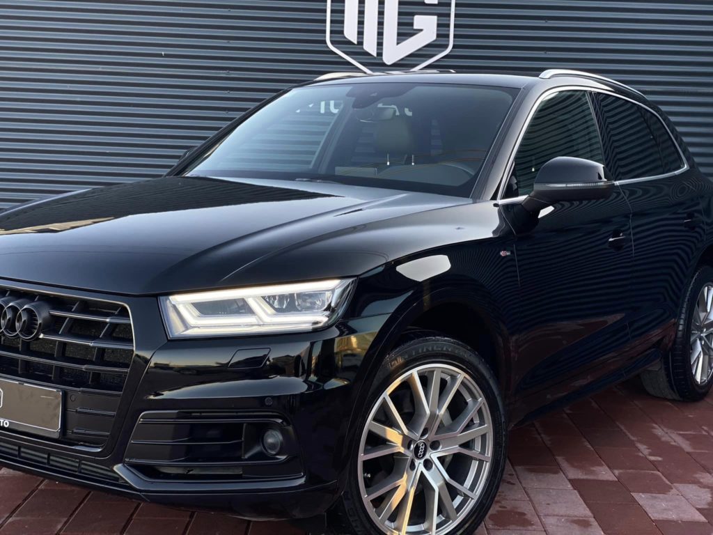 AUDI Q5  S-LINE