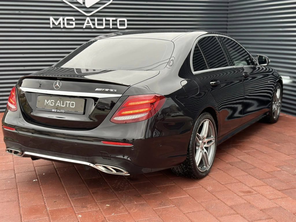 MERCEDES E220d - AMG LINE