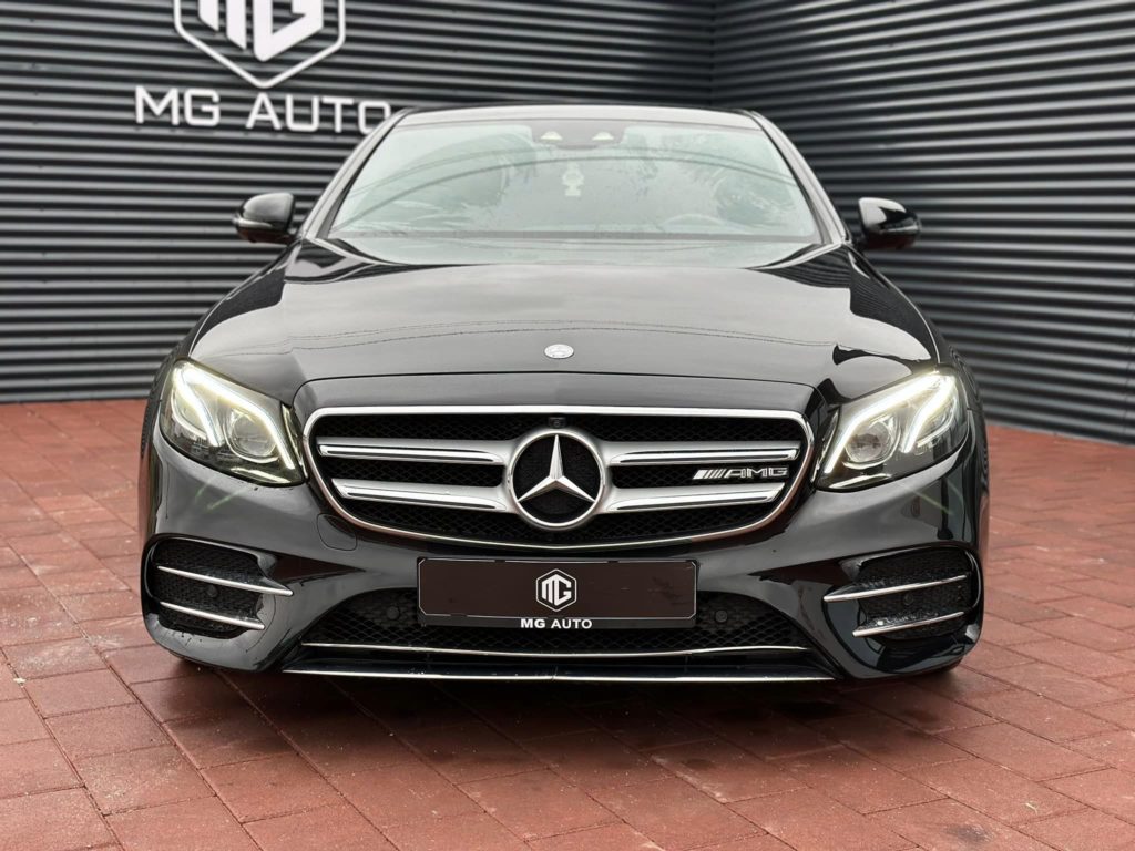 MERCEDES E220d - AMG LINE