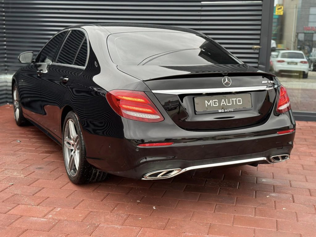 MERCEDES E220d - AMG LINE