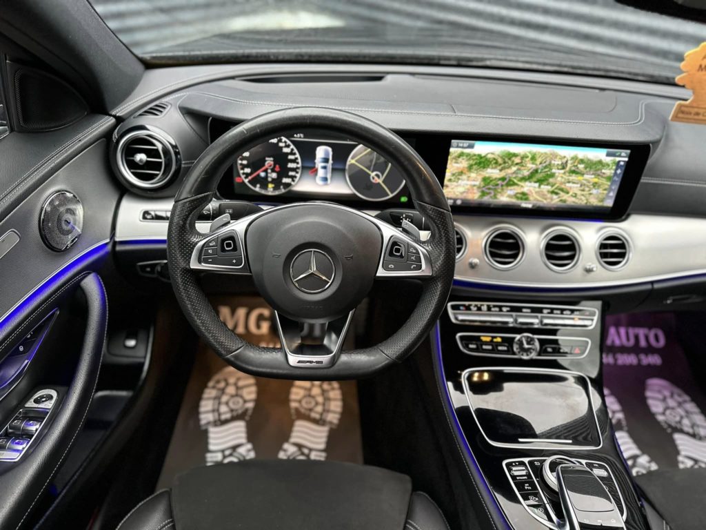 MERCEDES E220d - AMG LINE