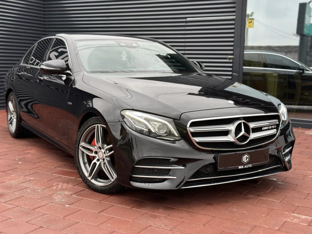 MERCEDES E220d - AMG LINE