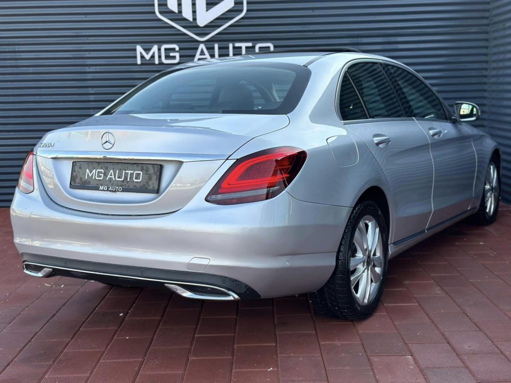 MERCEDES C220d - AVANTGARDE