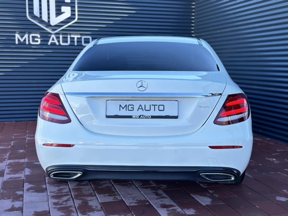 MERCEDES E220d - AVANTGARDE WHITE