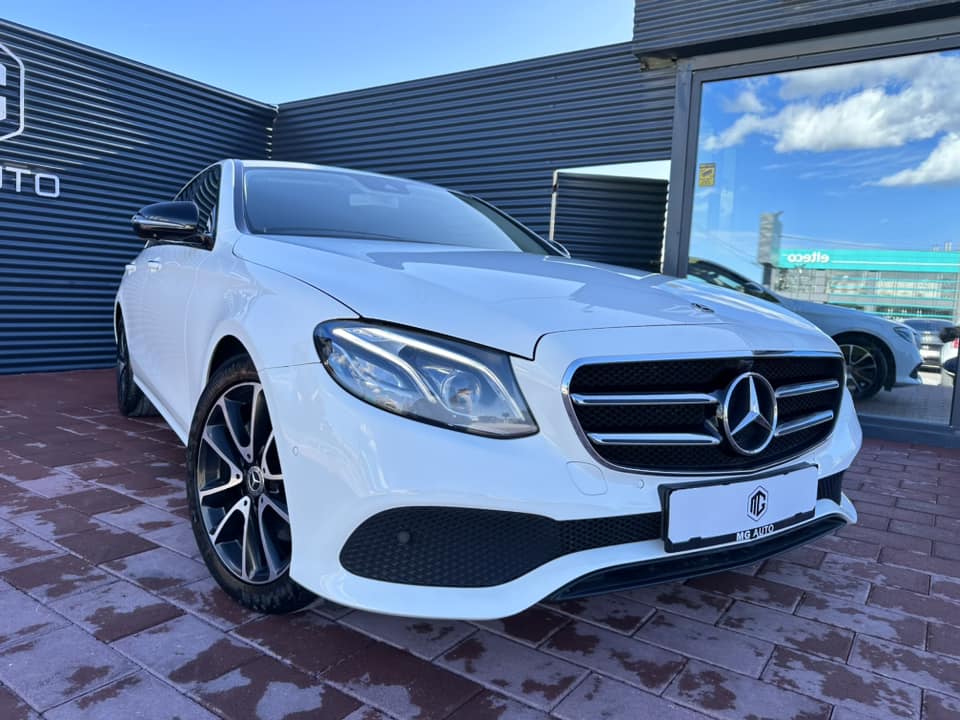 MERCEDES E220d - AVANTGARDE WHITE