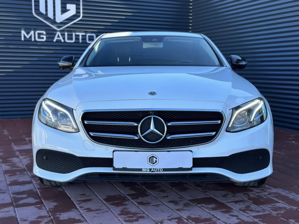 MERCEDES E220d - AVANTGARDE WHITE