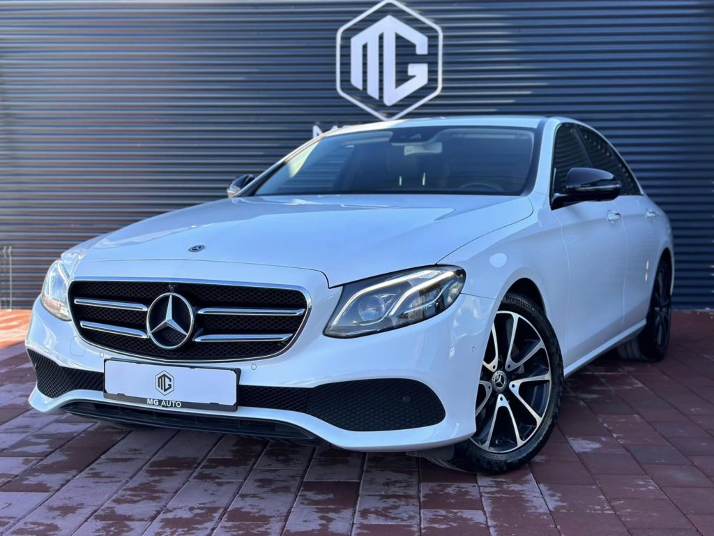 MERCEDES E220d - AVANTGARDE WHITE