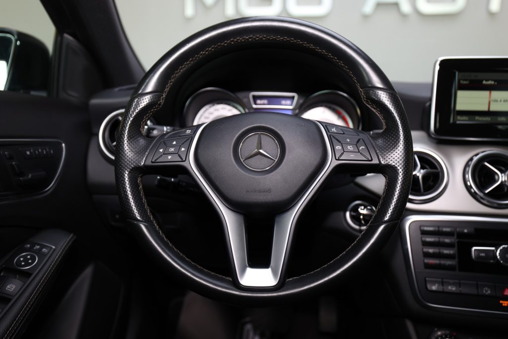 MERCEDES GLA 200d - 2015